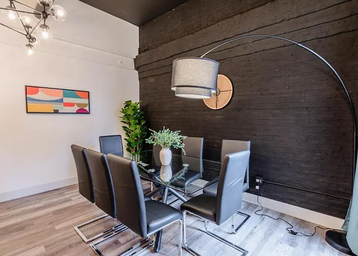 Luxury 5br W/ King Bed & Pool Table Near Chinatown