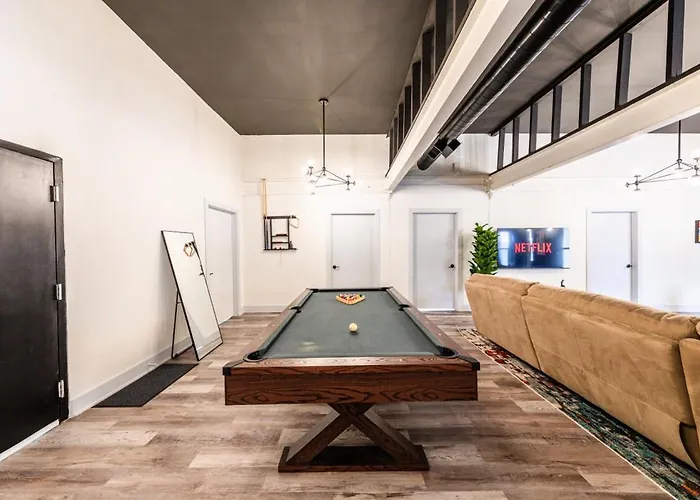 Luxury 5br W/ King Bed & Pool Table Near Chinatown Чикаго