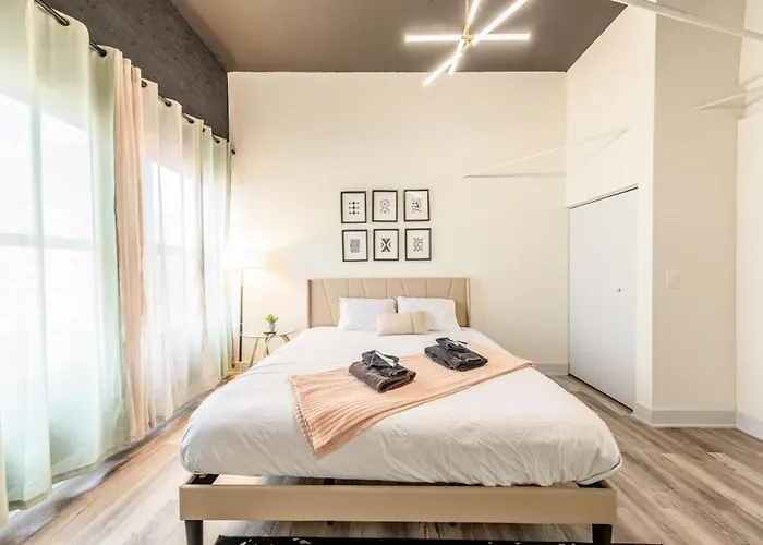 Luxury 5br W/ King Bed & Pool Table Near Chinatown * Чикаго