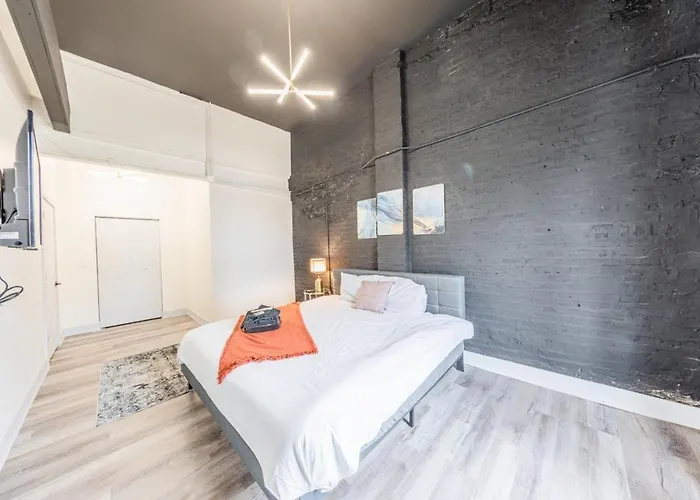 Luxury 5br W/ King Bed & Pool Table Near Chinatown Апартаменты Чикаго