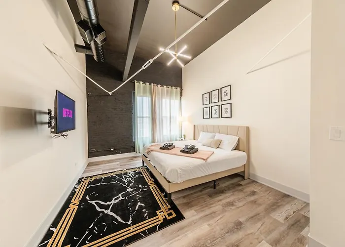 Апартаменты Luxury 5br W/ King Bed & Pool Table Near Chinatown Чикаго