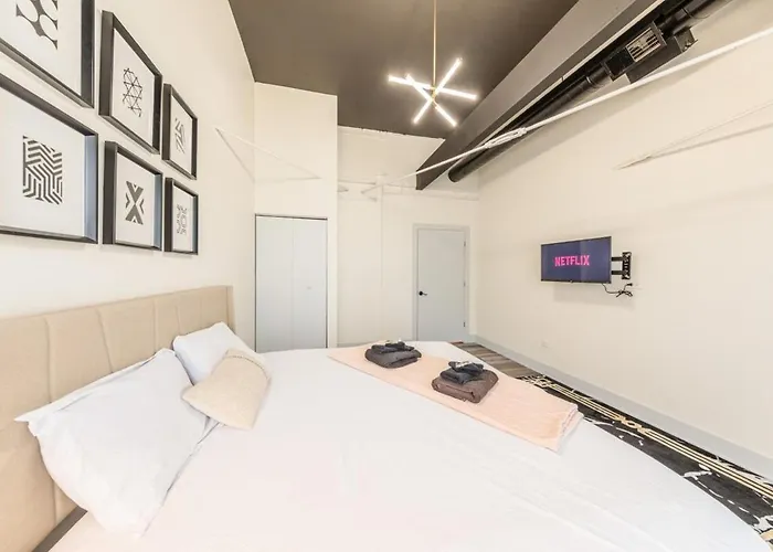 Апартаменты Luxury 5br W/ King Bed & Pool Table Near Chinatown Чикаго